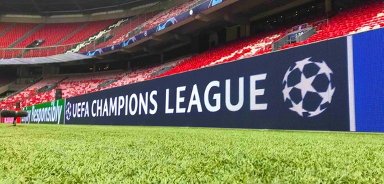 Iklan Penuh Warna Stadion Sepak Bola Perimeter Tampilan Layar LED P6.67 P8 P10