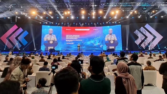 Tampilan LED P3.91 Dalam Ruangan Luar Ruangan Untuk Panel Dinding Video LED Gereja / Konser / Bioskop